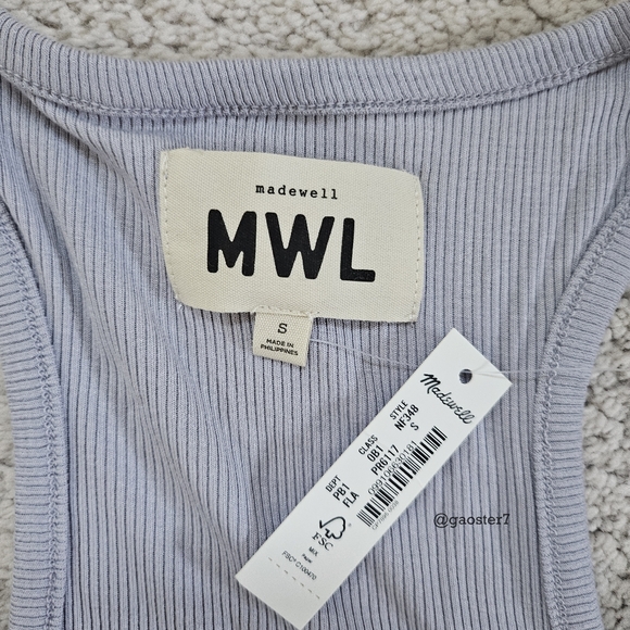 MWL Ribbed Split-Neck Crop Tank - Picture 6 of 9